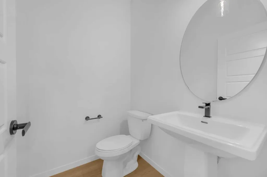 94 Royston Park NW Calgary AB T3L 0M4