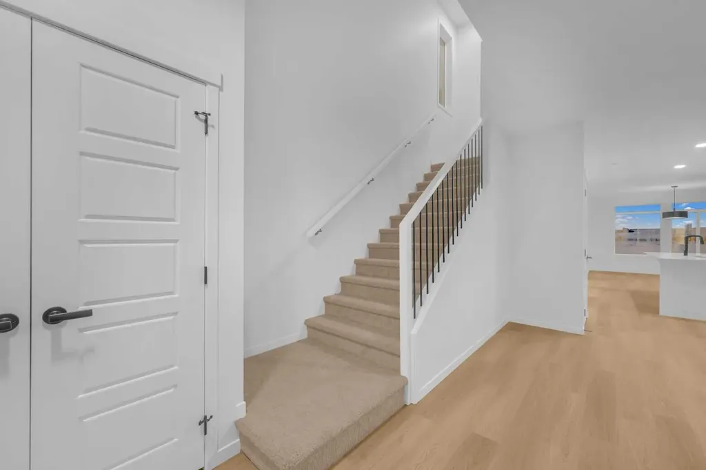 94 Royston Park NW Calgary AB T3L 0M4