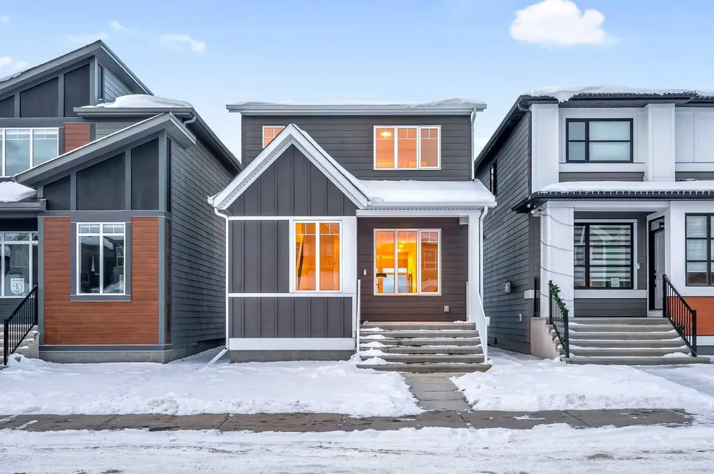 94 Royston Park NW Calgary AB T3L 0M4