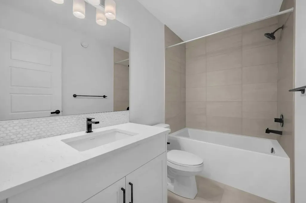 94 Royston Park NW Calgary AB T3L 0M4