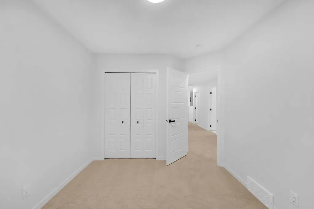 94 Royston Park NW Calgary AB T3L 0M4