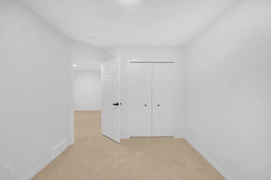 94 Royston Park NW Calgary AB T3L 0M4
