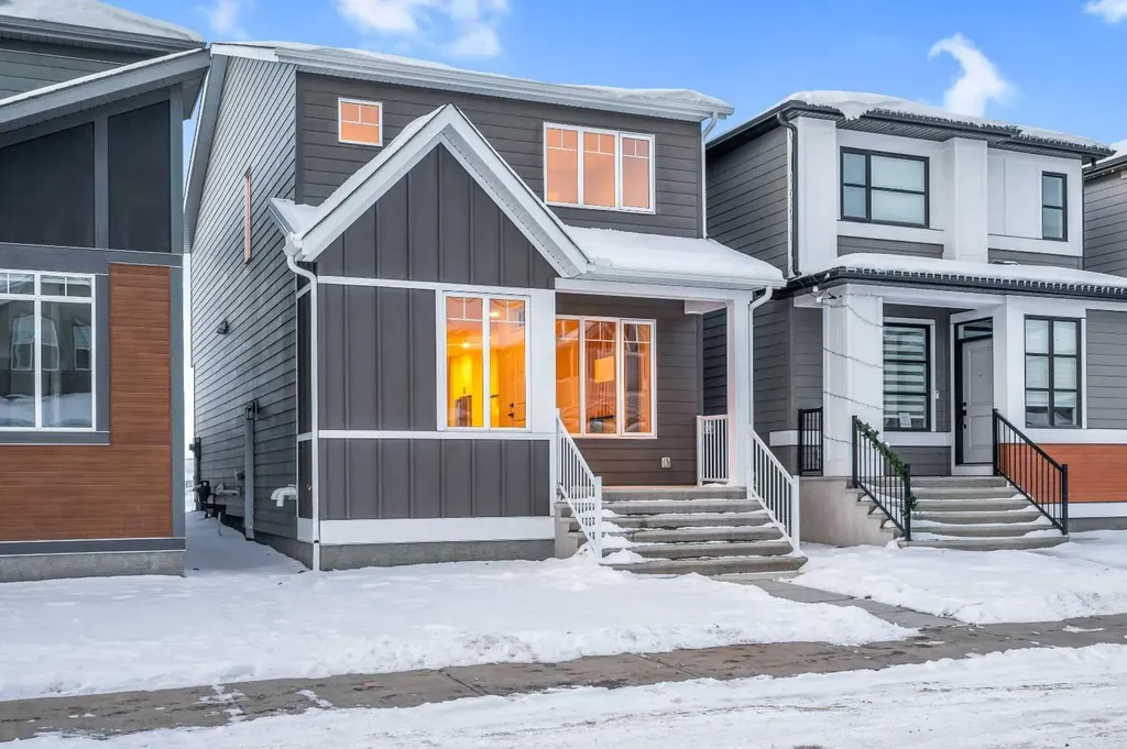 94 Royston Park NW Calgary AB T3L 0M4