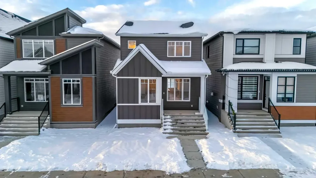 94 Royston Park NW Calgary AB T3L 0M4