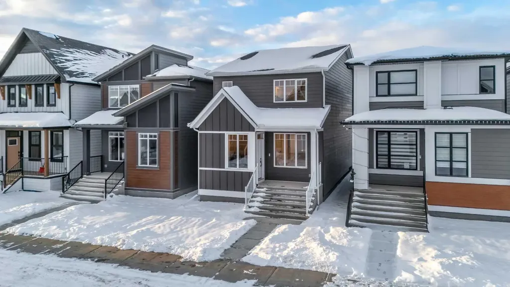94 Royston Park NW Calgary AB T3L 0M4