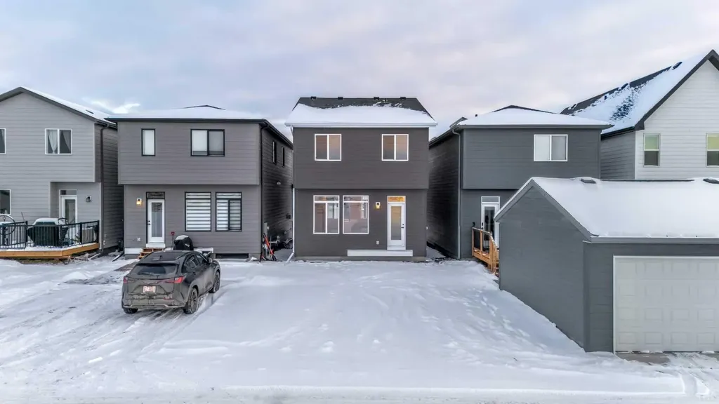 94 Royston Park NW Calgary AB T3L 0M4