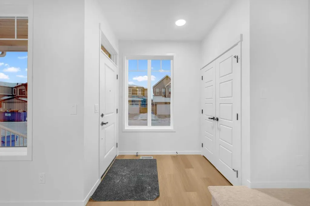 94 Royston Park NW Calgary AB T3L 0M4
