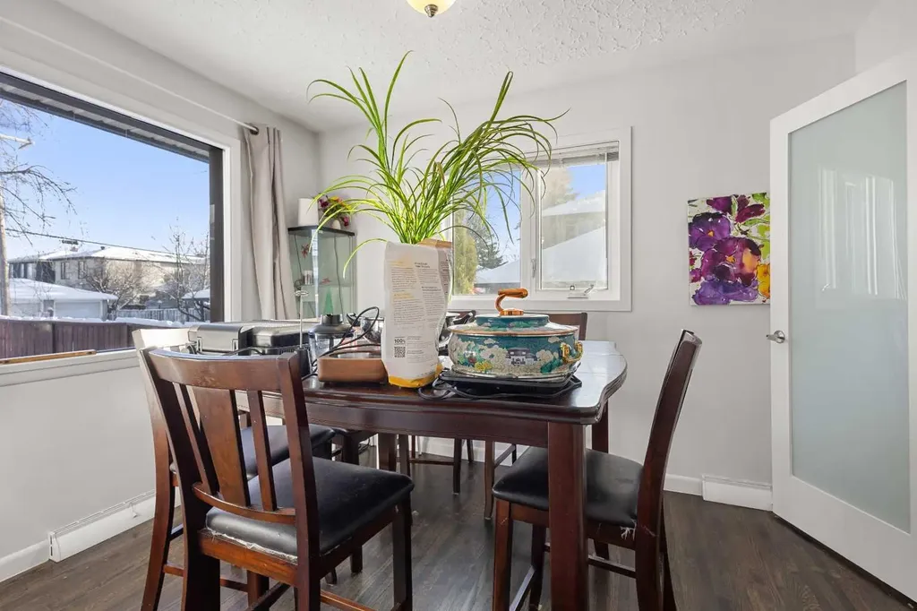 2812 24 Street NW Calgary AB T2M 3Z3