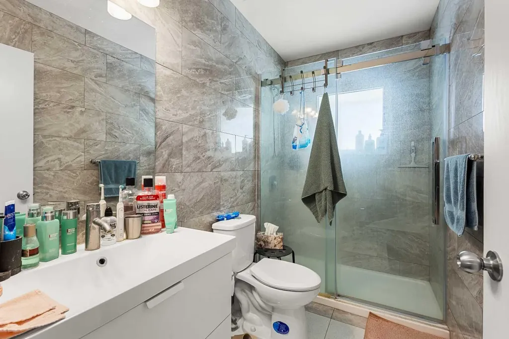 2812 24 Street NW Calgary AB T2M 3Z3