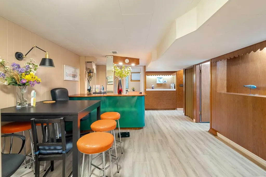 2812 24 Street NW Calgary AB T2M 3Z3