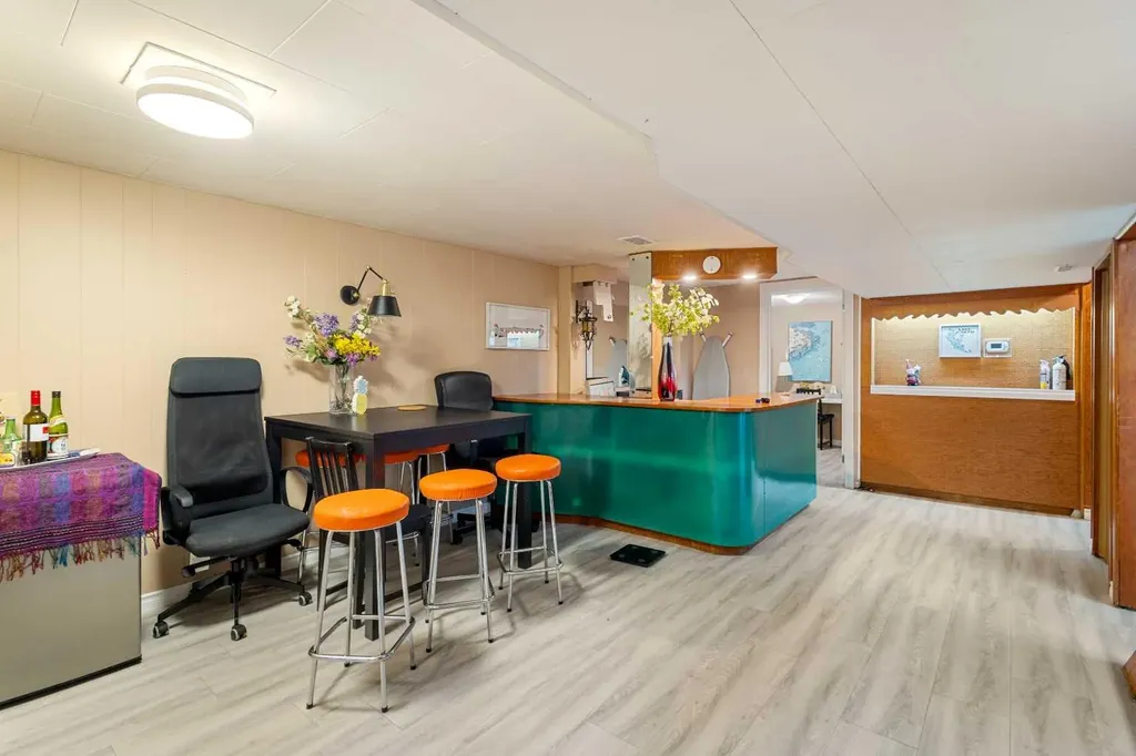 2812 24 Street NW Calgary AB T2M 3Z3