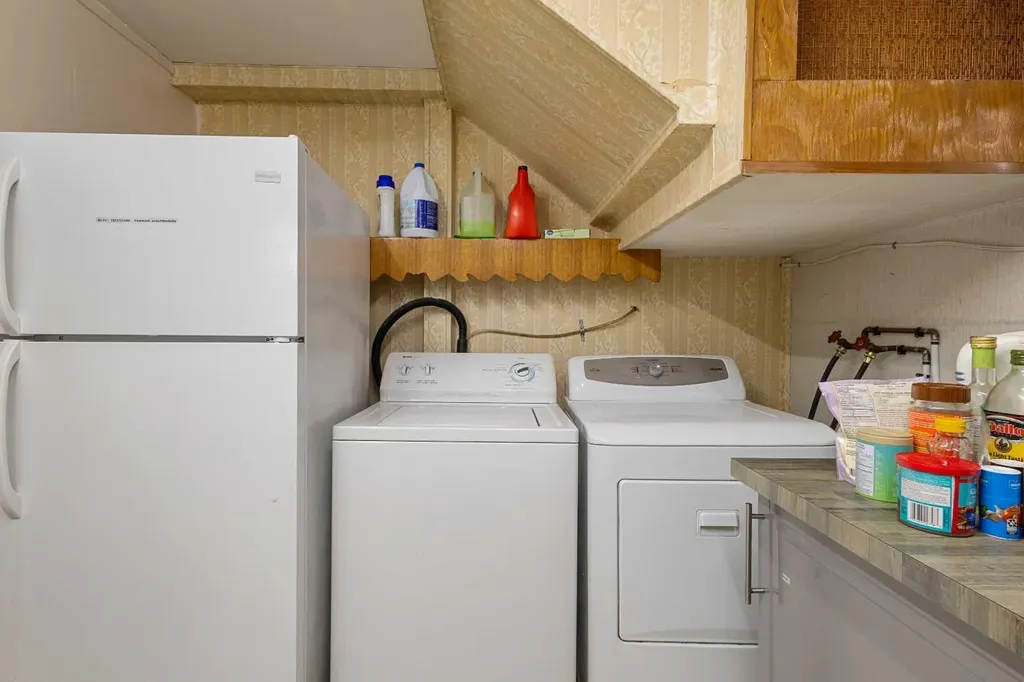 2812 24 Street NW Calgary AB T2M 3Z3