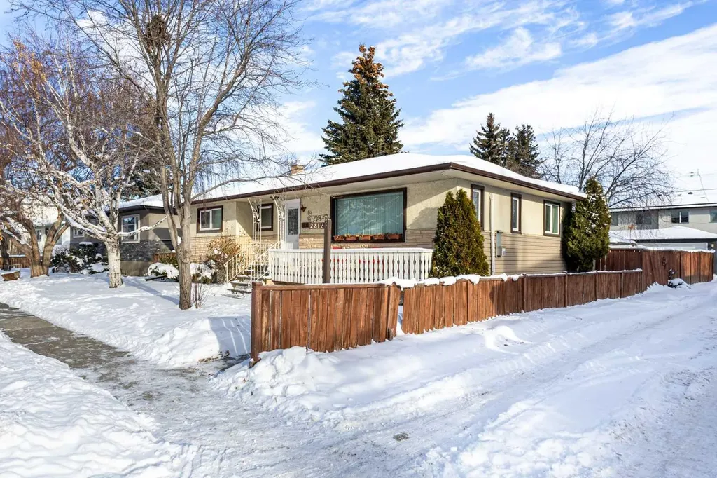 2812 24 Street NW Calgary AB T2M 3Z3