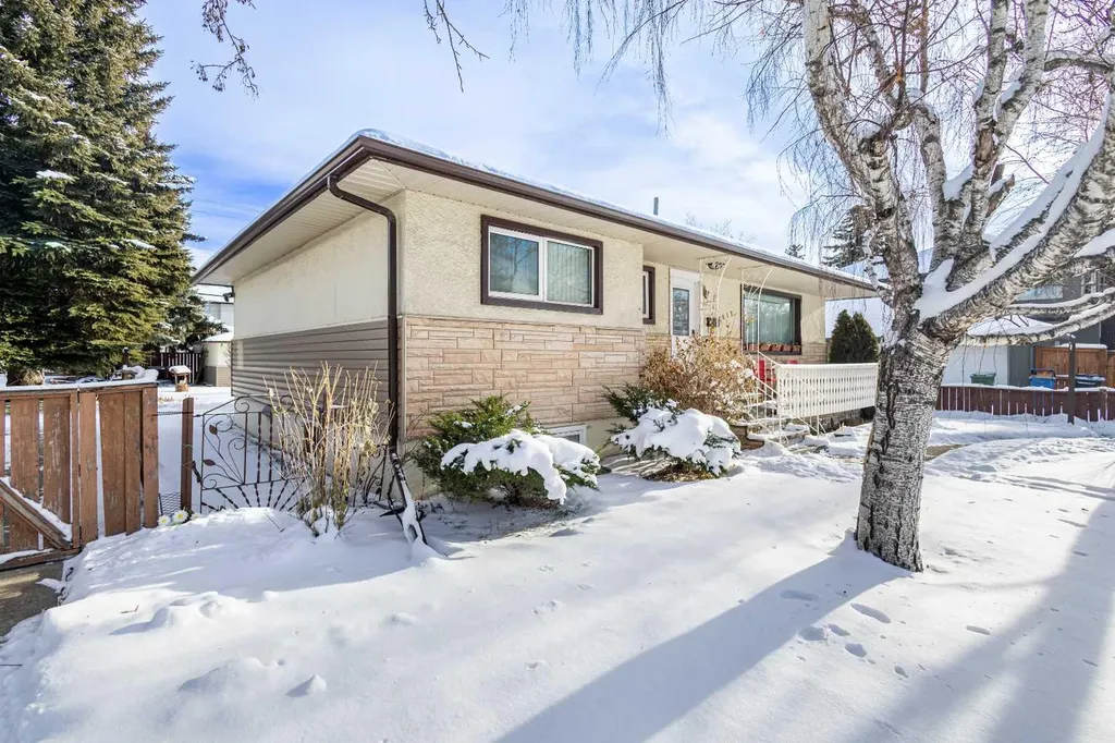2812 24 Street NW Calgary AB T2M 3Z3