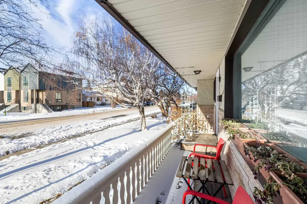 2812 24 Street NW Calgary AB T2M 3Z3