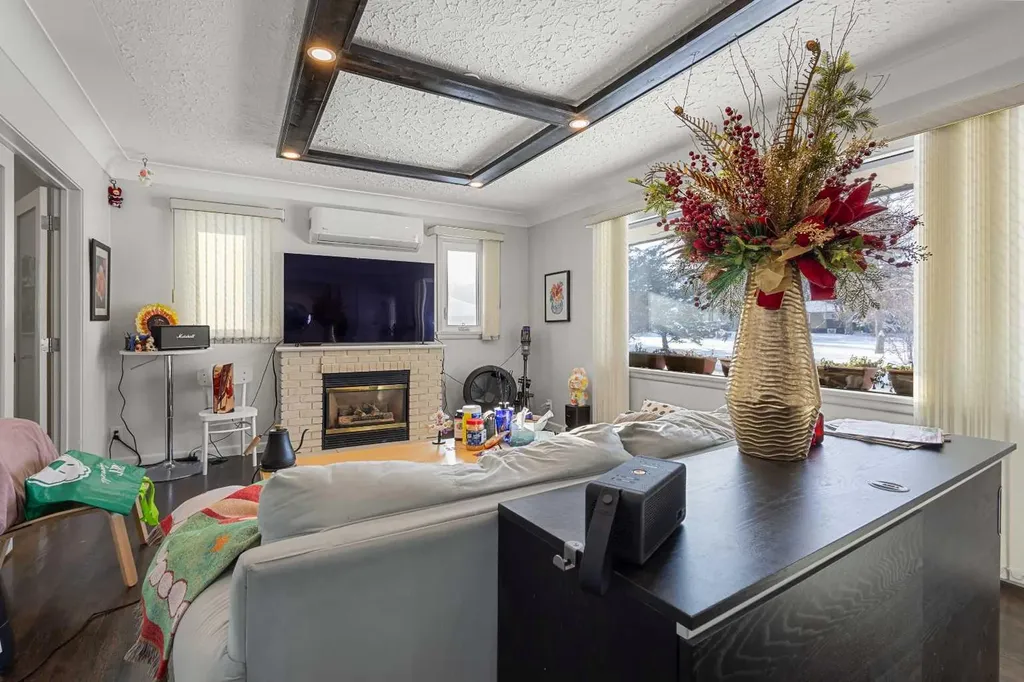 2812 24 Street NW Calgary AB T2M 3Z3