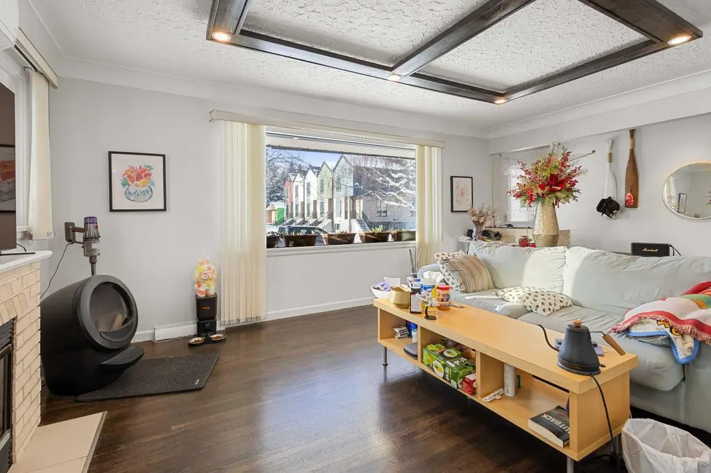 2812 24 Street NW Calgary AB T2M 3Z3