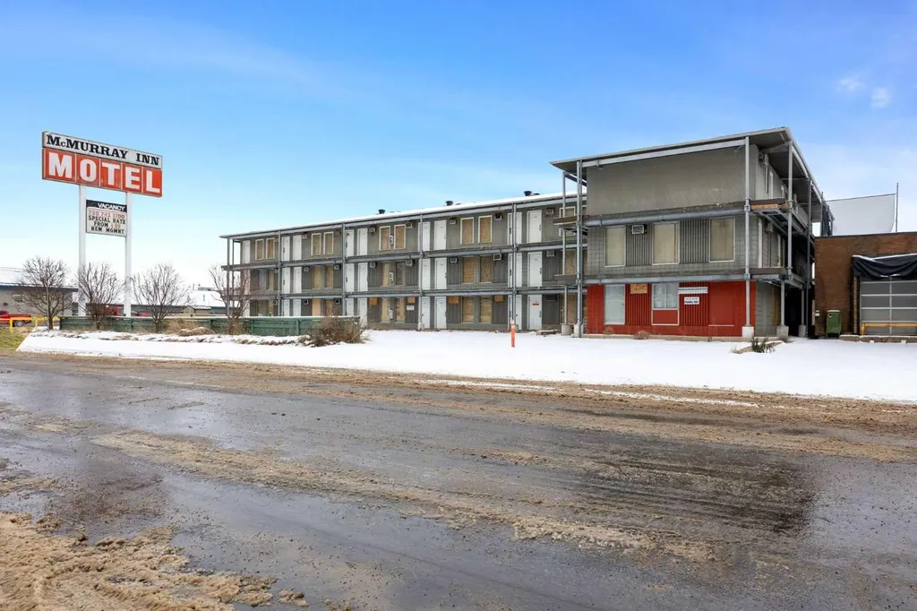 9906 Saunderson Avenue Fort Mcmurray AB T9H 1R9