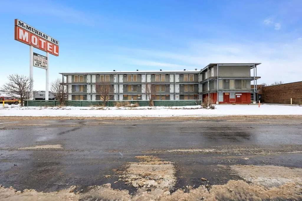 9906 Saunderson Avenue Fort Mcmurray AB T9H 1R9