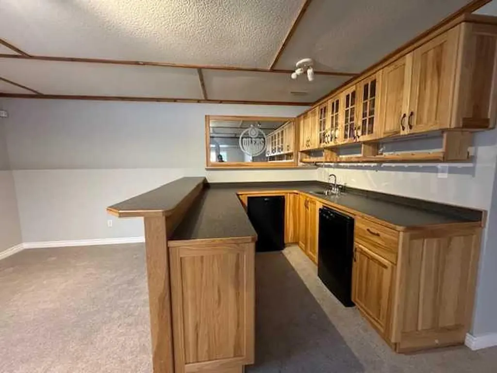 5226 18 Avenue Edson AB T7E 1G9