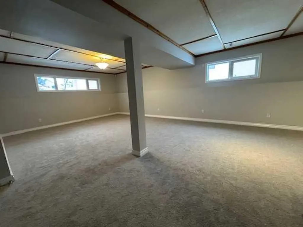 5226 18 Avenue Edson AB T7E 1G9