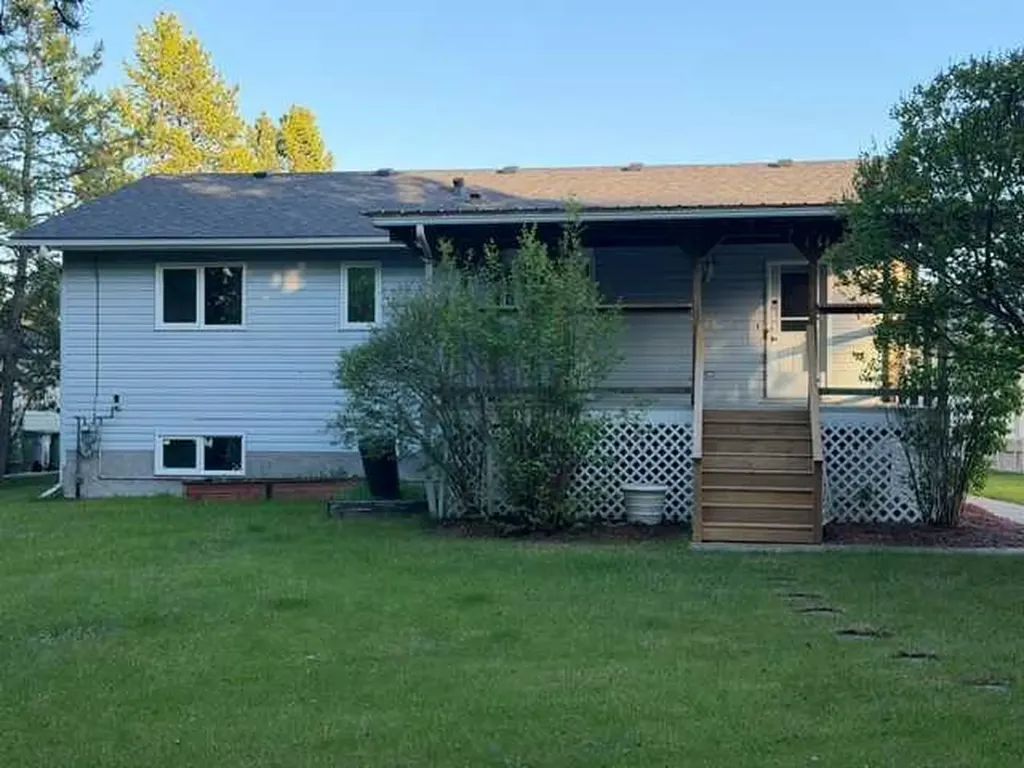5226 18 Avenue Edson AB T7E 1G9