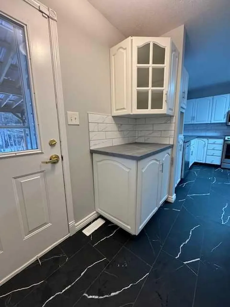 5226 18 Avenue Edson AB T7E 1G9