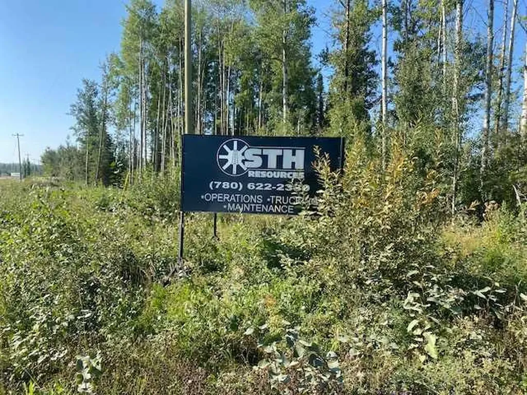 308 3rd Street Fox Creek AB T0H 1P0