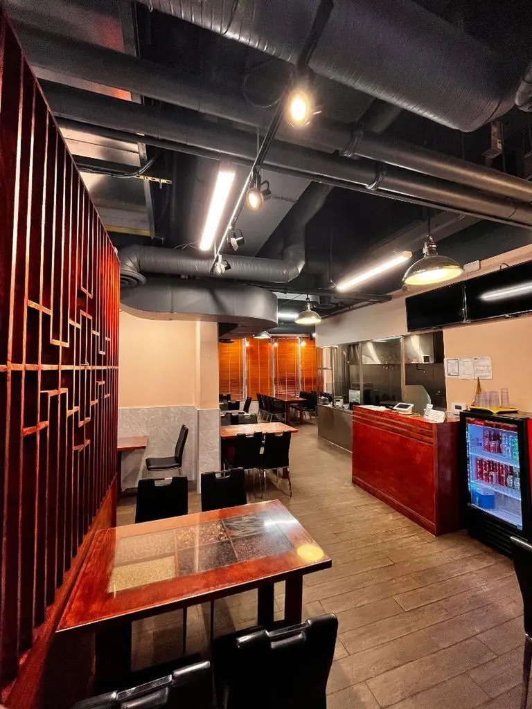683 10 Street SW Calgary AB T2P 0S4