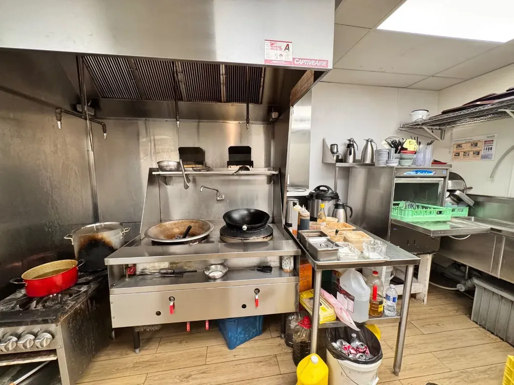683 10 Street SW Calgary AB T2P 0S4
