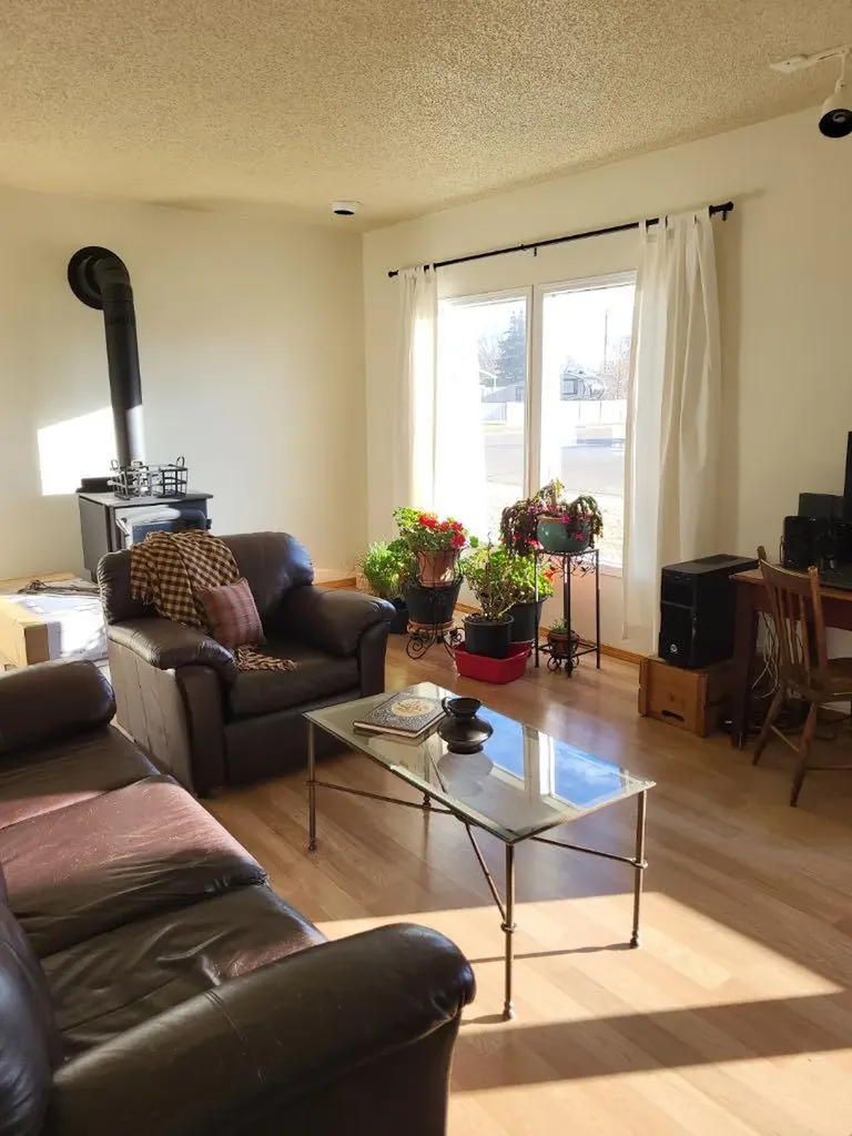 301 1st Avenue N Coutts AB T0K 0N0