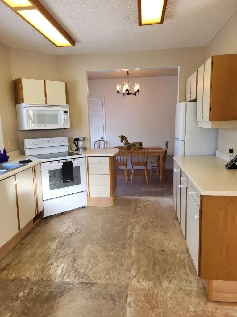 301 1st Avenue N Coutts AB T0K 0N0