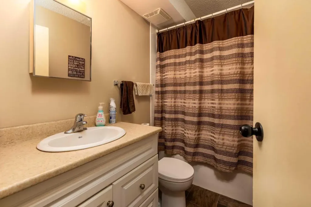 5502 49 Avenue Lloydminster SK S0M 0V4