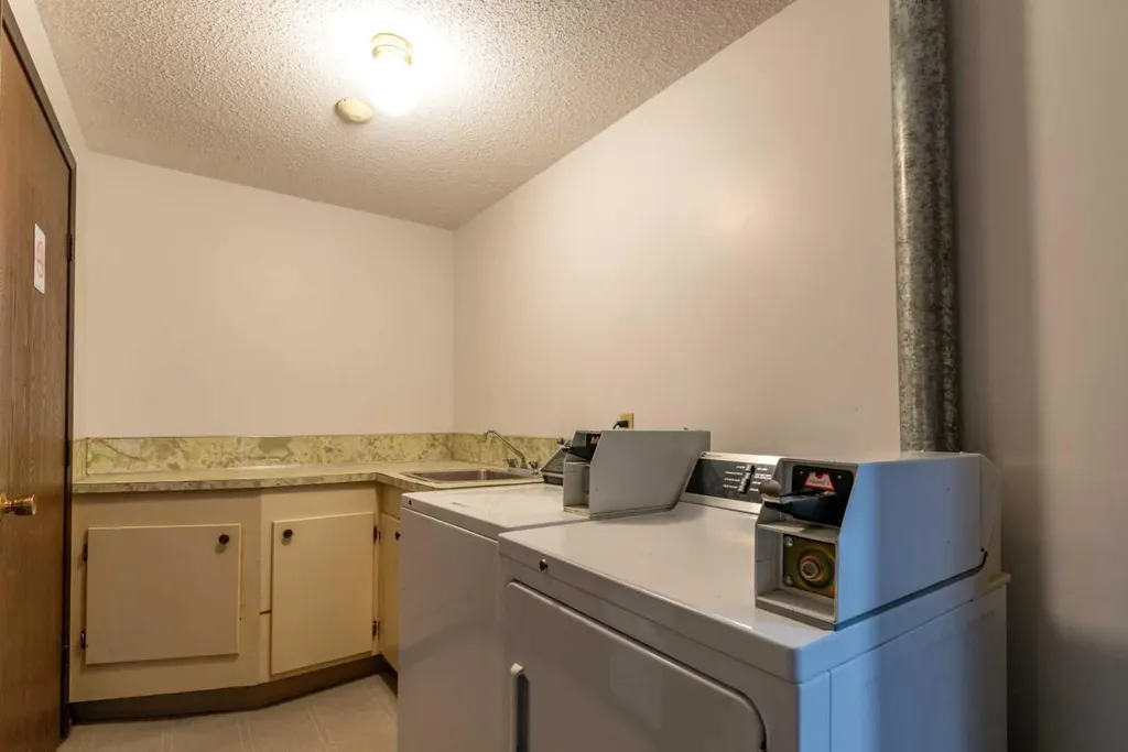 5502 49 Avenue Lloydminster SK S0M 0V4
