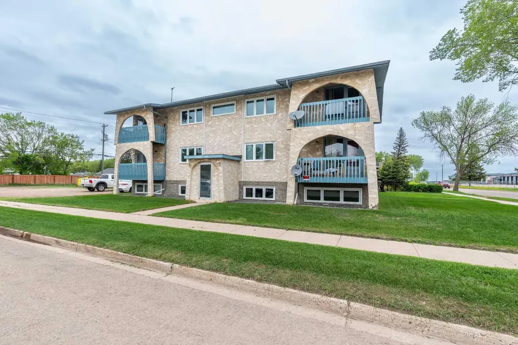 5502 49 Avenue Lloydminster SK S0M 0V4