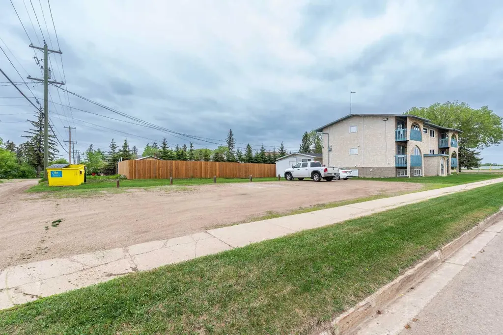 5502 49 Avenue Lloydminster SK S0M 0V4