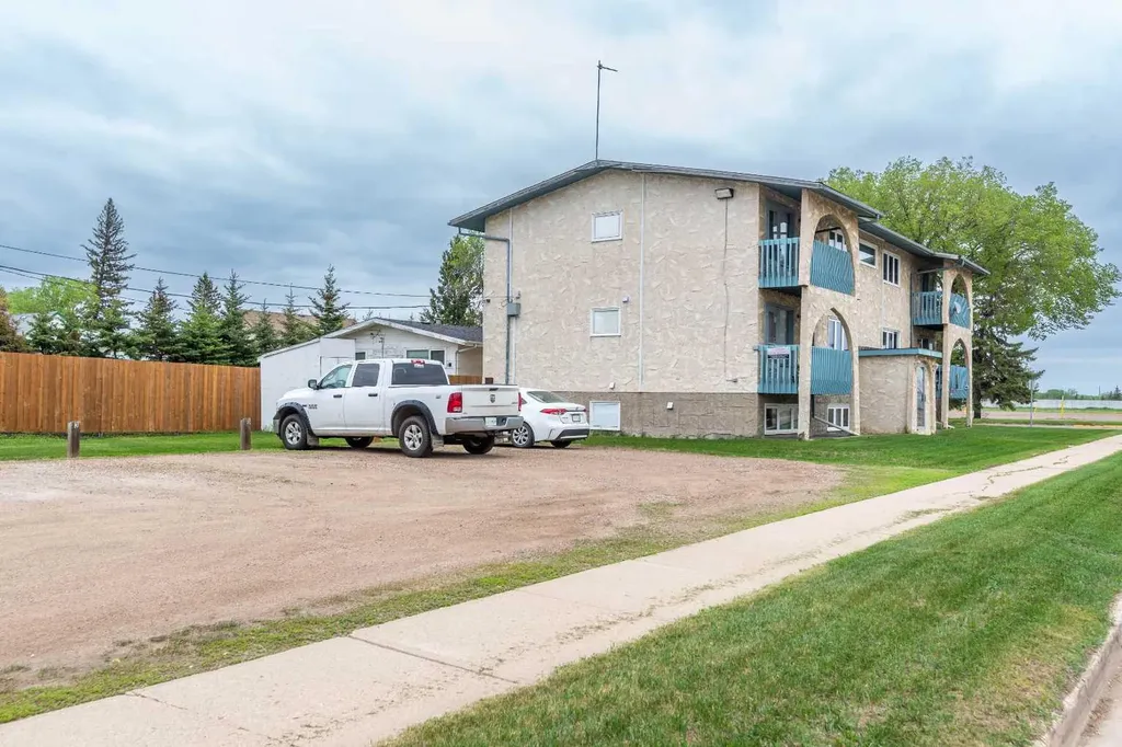 5502 49 Avenue Lloydminster SK S0M 0V4