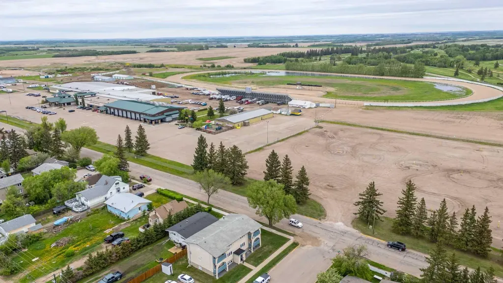 5502 49 Avenue Lloydminster SK S0M 0V4