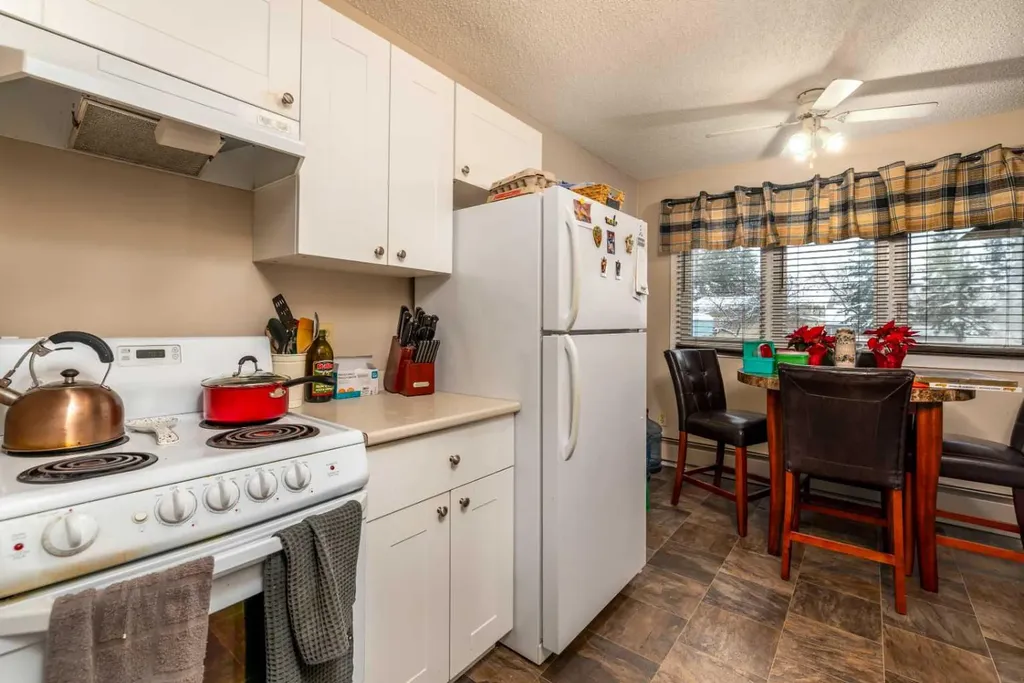 5502 49 Avenue Lloydminster SK S0M 0V4