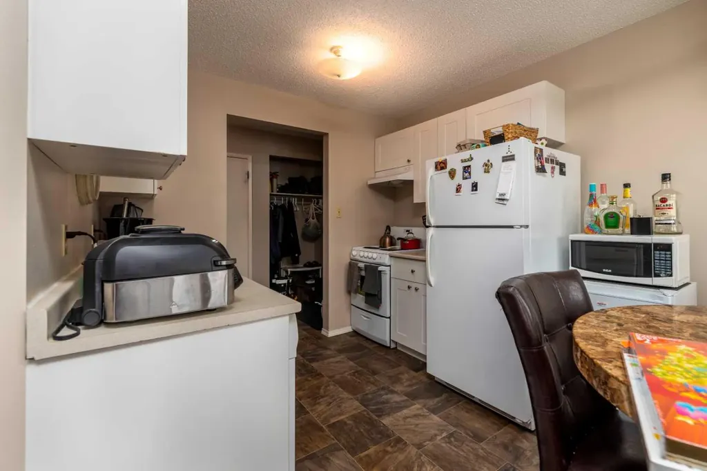 5502 49 Avenue Lloydminster SK S0M 0V4