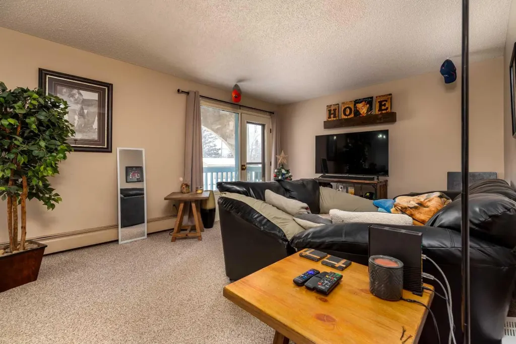 5502 49 Avenue Lloydminster SK S0M 0V4