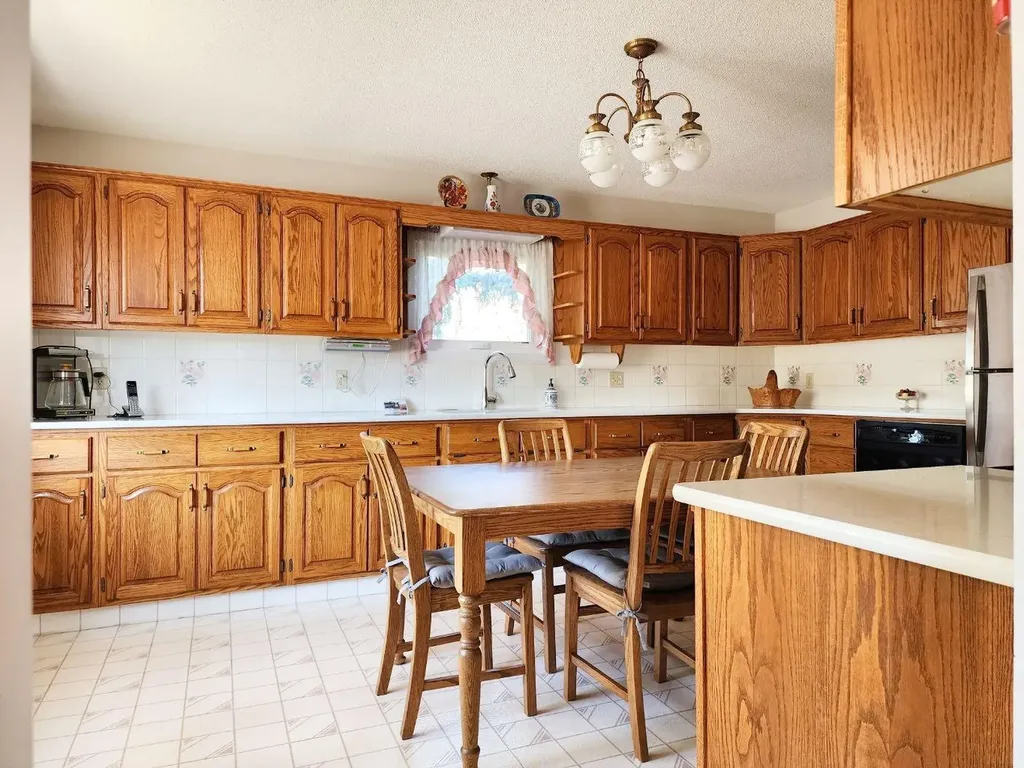 112 43 Avenue W Claresholm AB T0L0T0