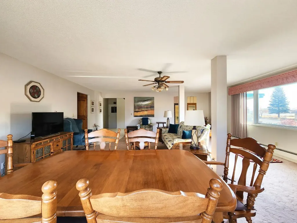 112 43 Avenue W Claresholm AB T0L0T0