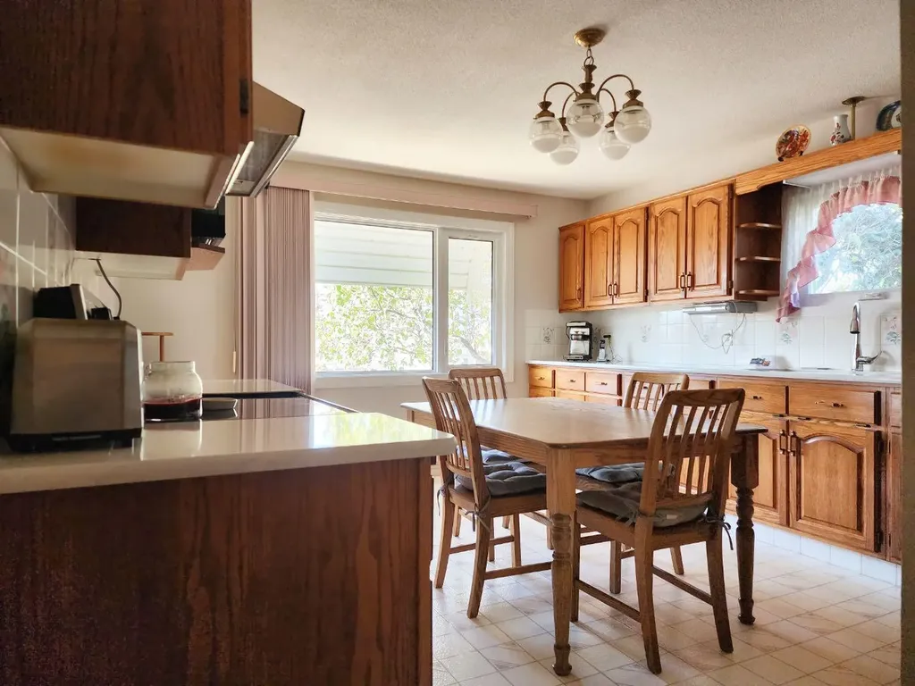 112 43 Avenue W Claresholm AB T0L0T0