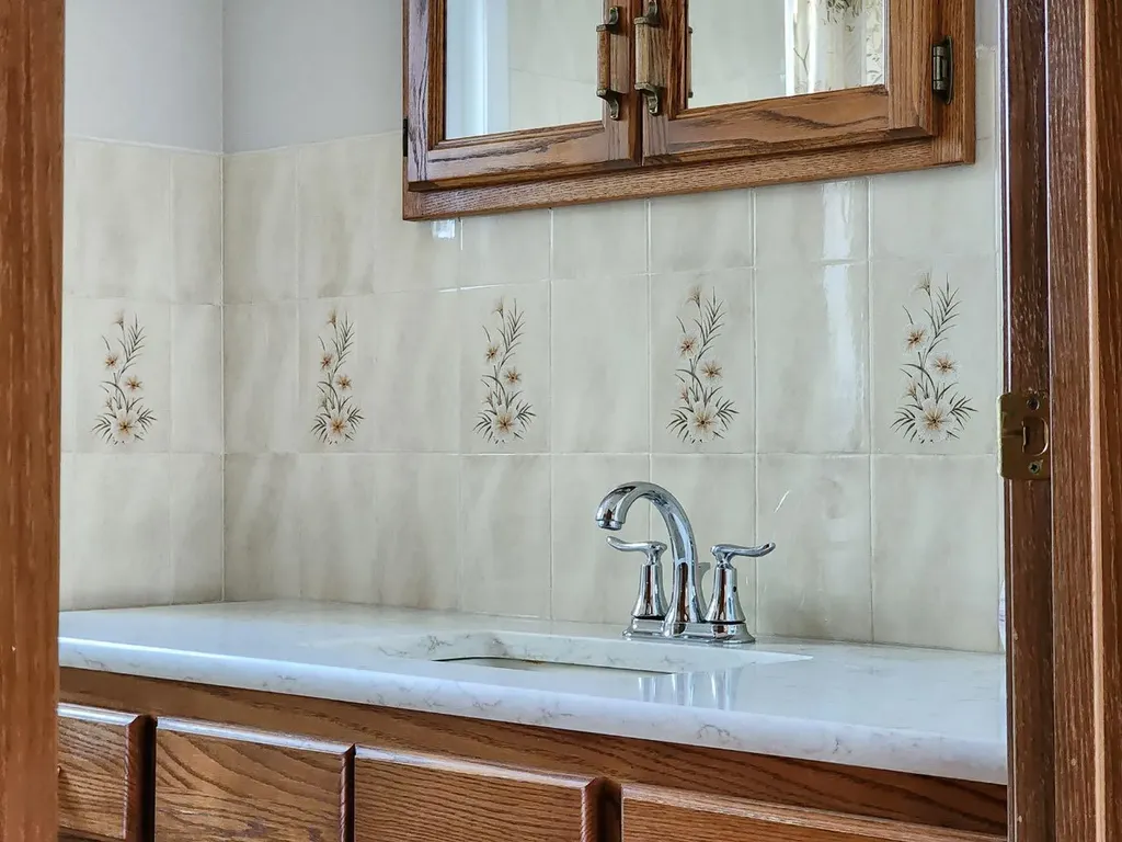 112 43 Avenue W Claresholm AB T0L0T0