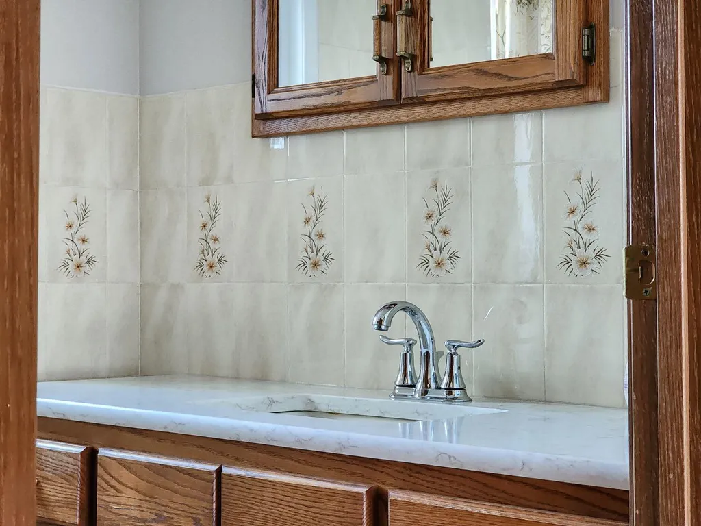 112 43 Avenue W Claresholm AB T0L0T0