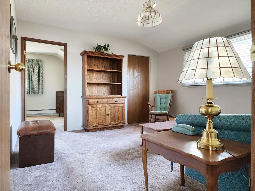 112 43 Avenue W Claresholm AB T0L0T0