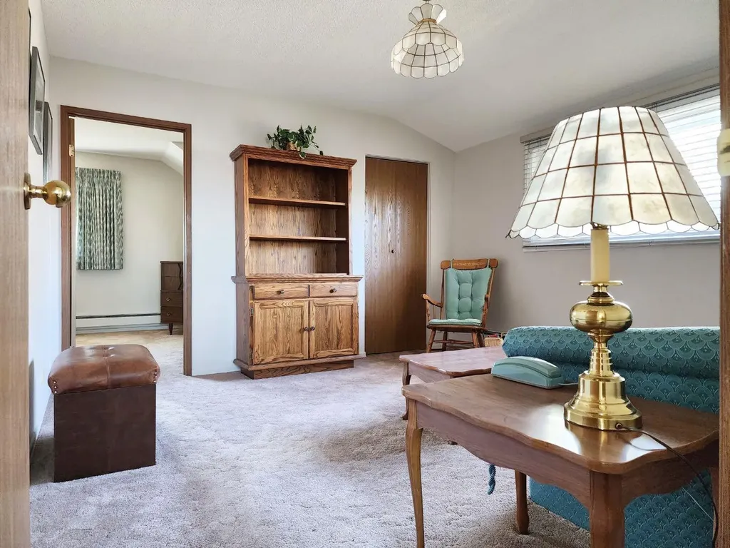 112 43 Avenue W Claresholm AB T0L0T0