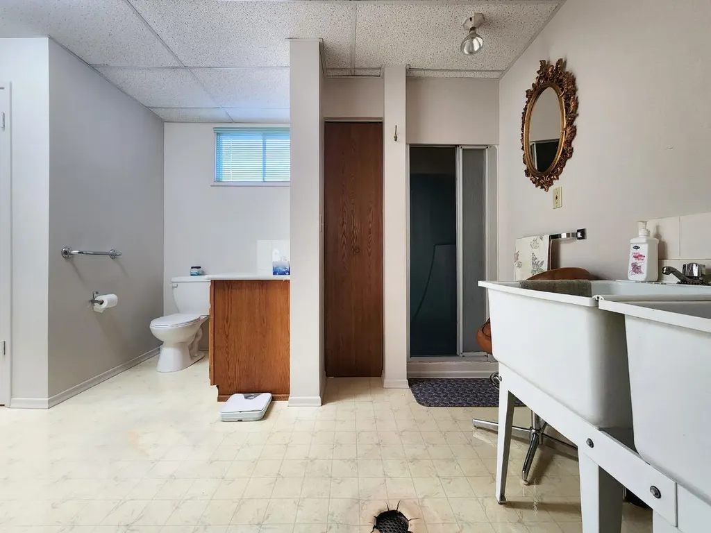 112 43 Avenue W Claresholm AB T0L0T0