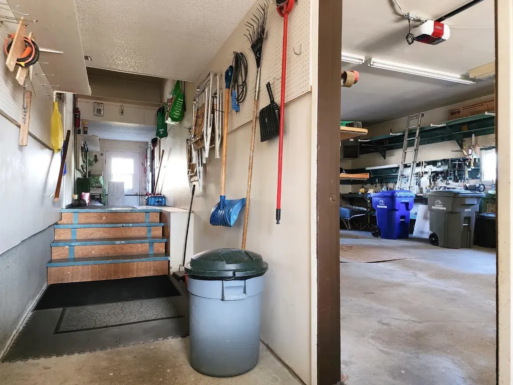112 43 Avenue W Claresholm AB T0L0T0